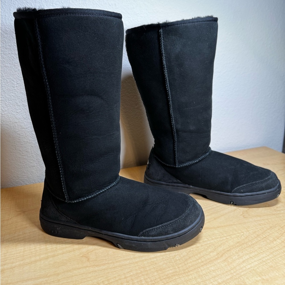 UGG Australia Shanleigh Black Sheepskin Embroidered Heritage Line Boots Size 10